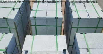 盐城 芝麻白花岗岩5公分地铺石 花岗岩厂家工厂装车日常