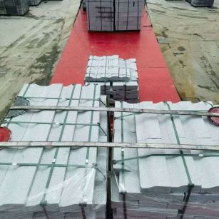 盐城 芝麻白仿形加直形路沿石出货日常