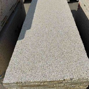 盐城 黄金麻花岗岩荔枝面毛板，半成品