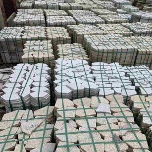 盐城 黄金麻白麻花岗岩荔枝面地铺石(冰裂纹)