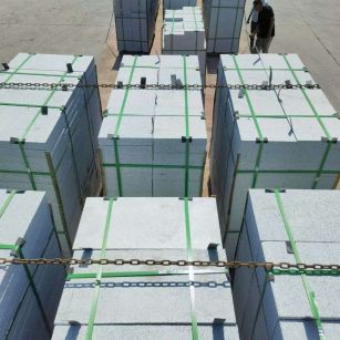 盐城 芝麻白花岗岩5公分地铺石 花岗岩厂家工厂装车日常