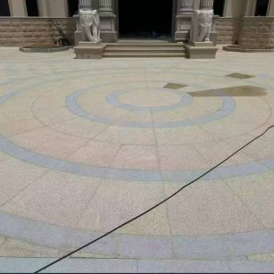 盐城 黄金麻芝麻灰花岗岩石材地铺拼接效果