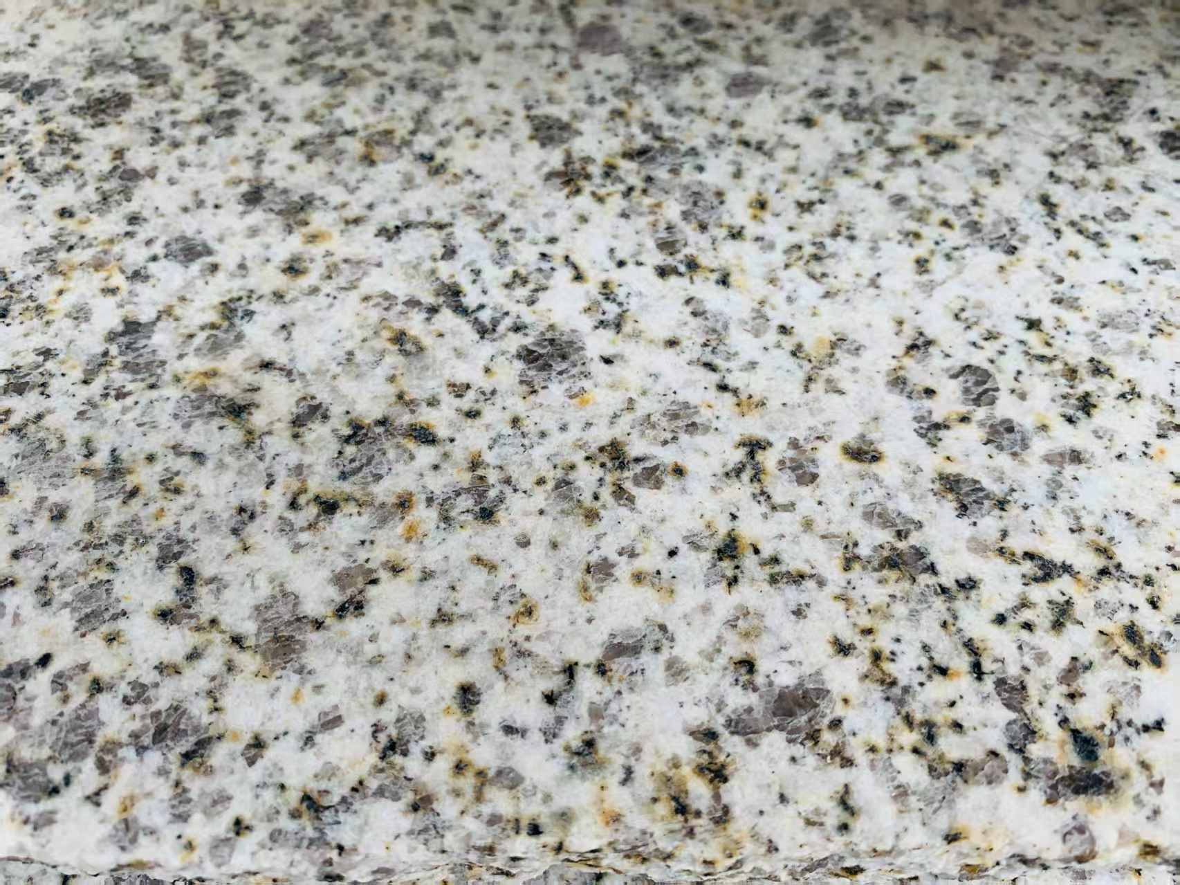 盐城 黄金麻花岗岩石材浅黄光面