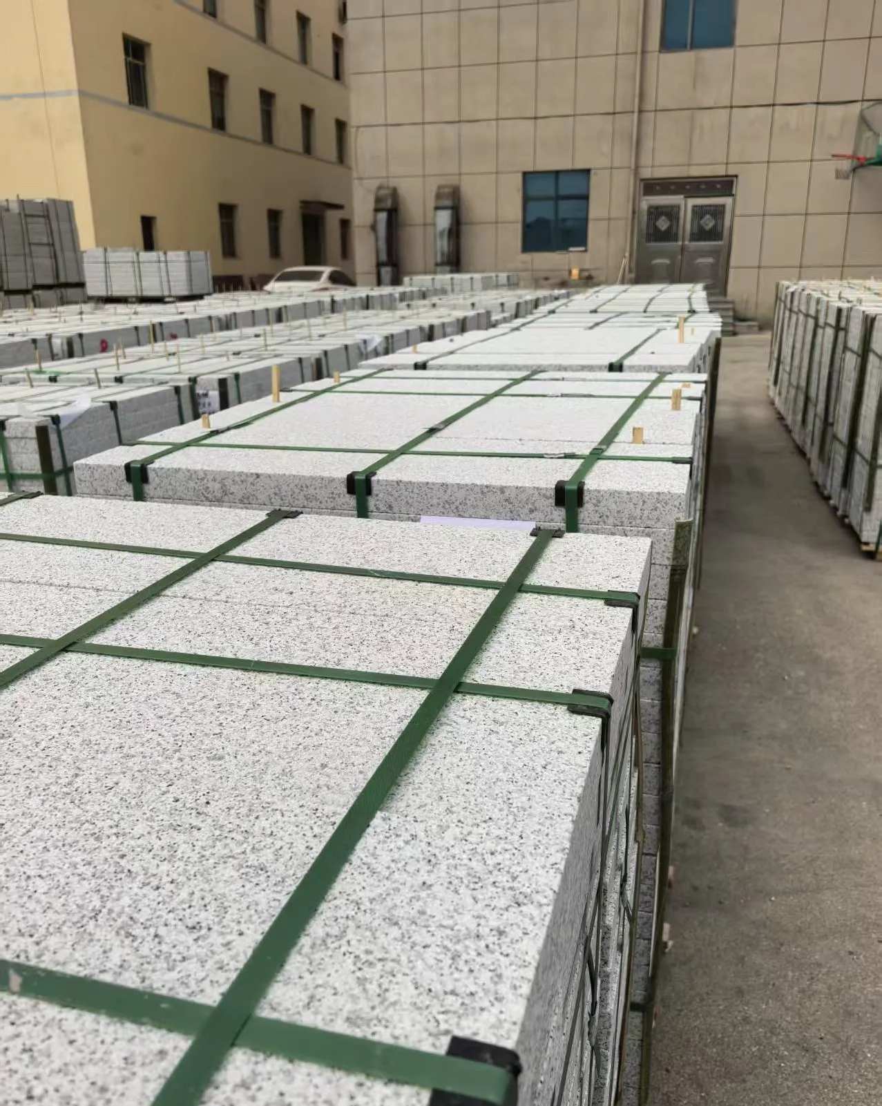 盐城 白麻花岗岩5.0公分荔枝面地铺石