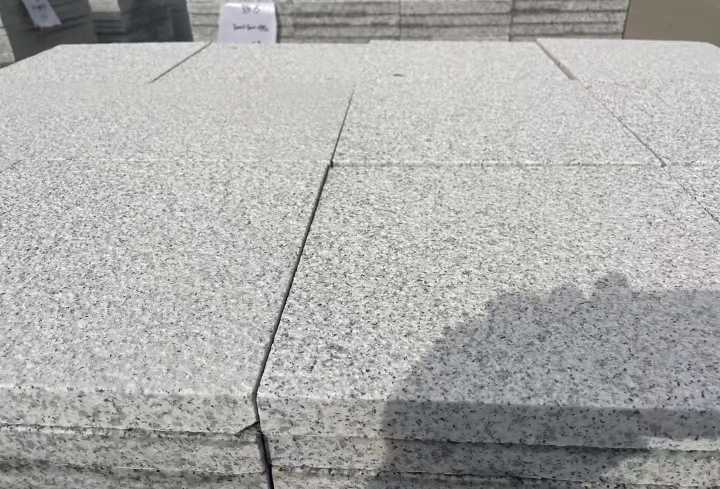 盐城 白麻花岗岩石材推荐 荔枝面地铺石