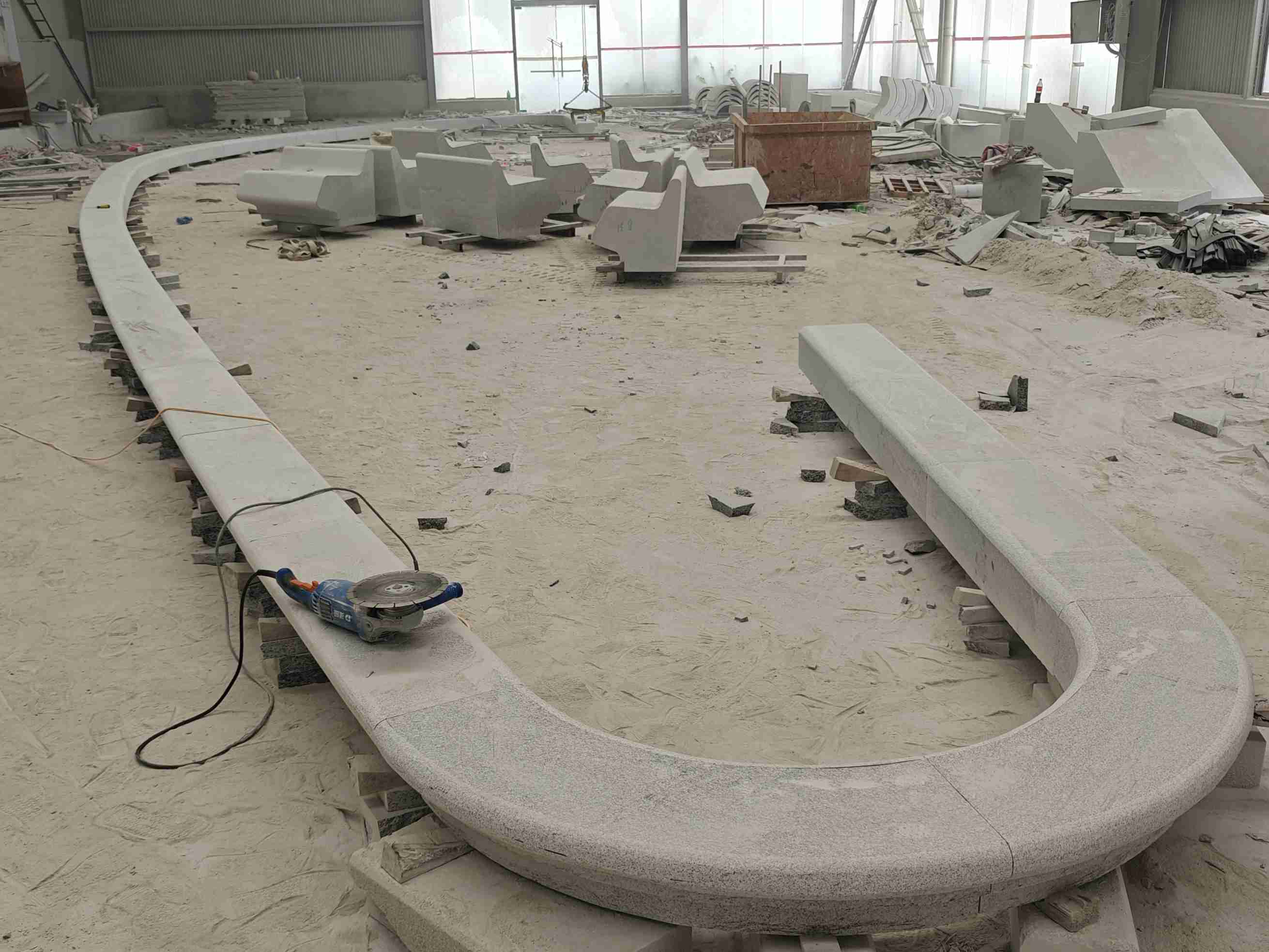 盐城 芝麻白花岗岩弧形花坛石，坐凳石