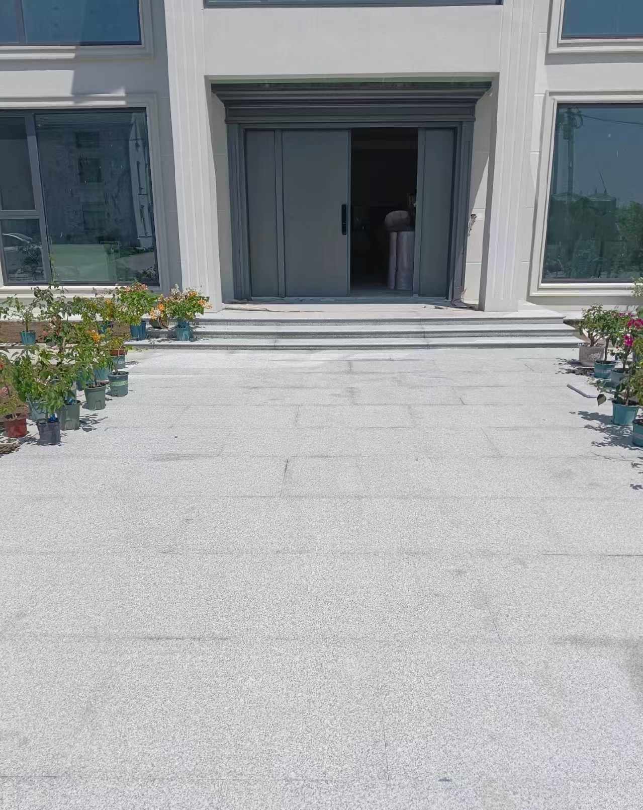 盐城 芝麻白花岗岩地铺石地面铺装