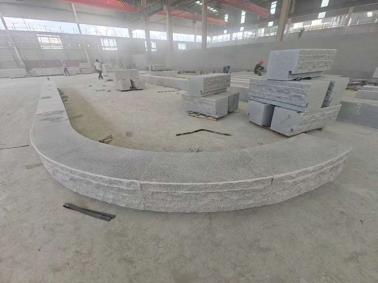 盐城 芝麻白异形坐凳，自然面光面弧形加工