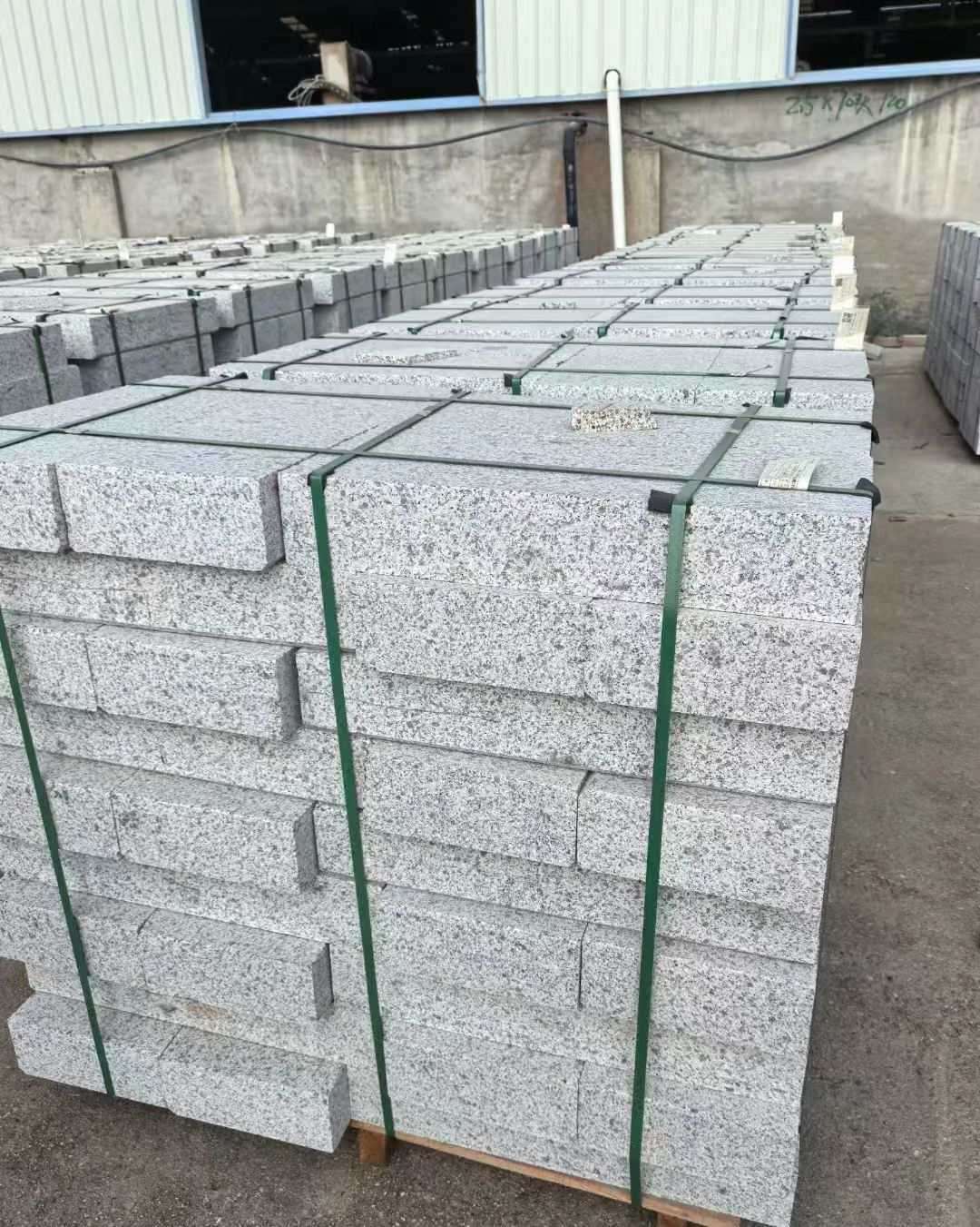 盐城 白麻花岗岩路沿石，弧形路沿石，道牙石，马路牙子，界石，路缘石，平沿石，直岩石，平缘石等