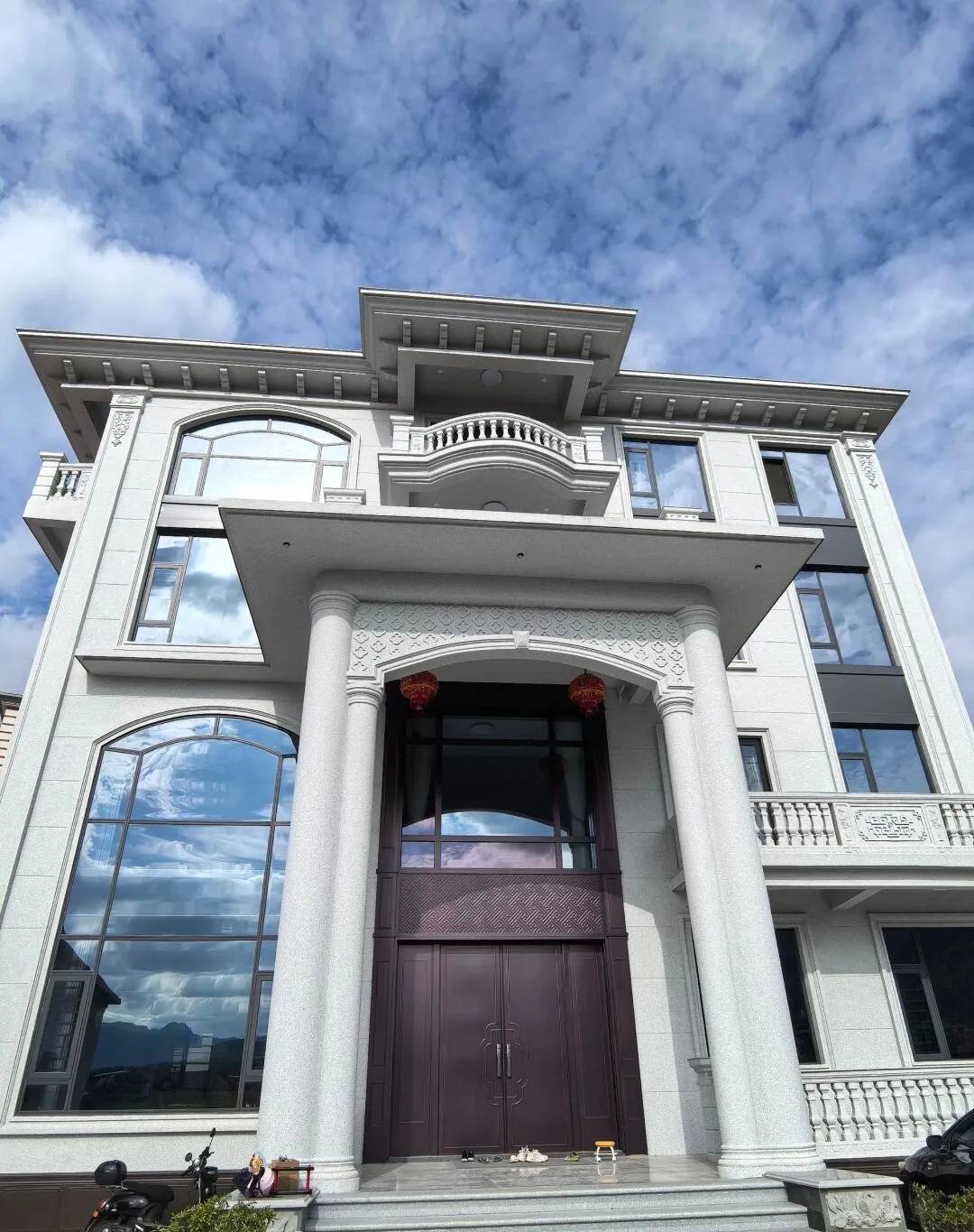 盐城白麻别墅外墙干挂石材效果示例