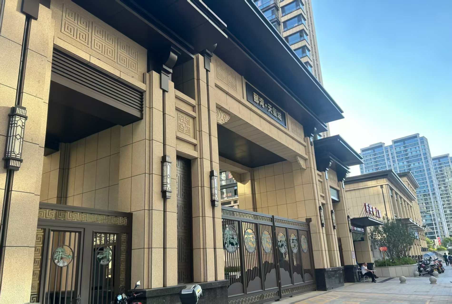 盐城 黄金麻花岗岩荔枝面小区门楼外墙干挂