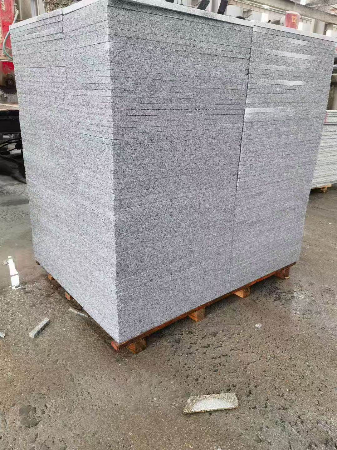 盐城 芝麻白火烧面1.8厚300*600地铺石，尺寸标准，厚薄均匀