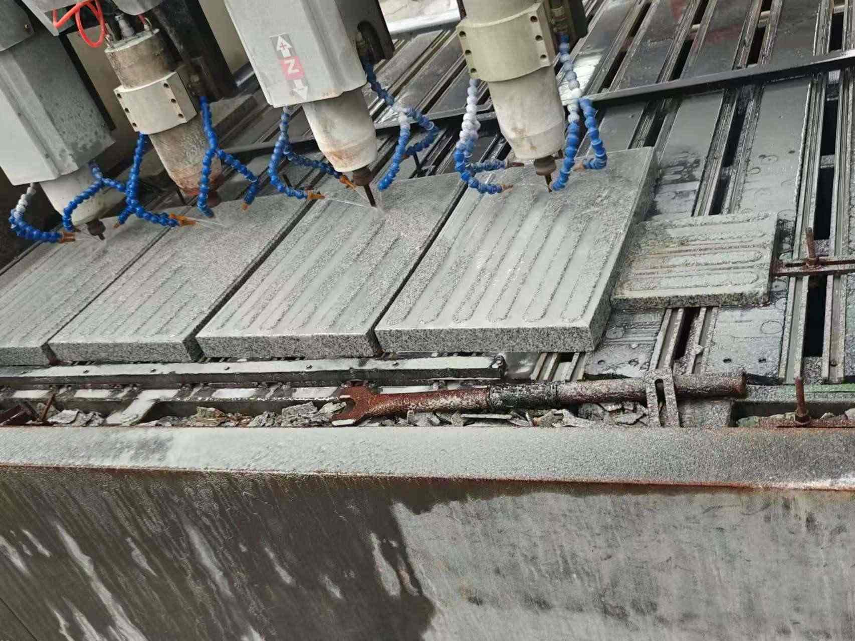 盐城 芝麻白花岗岩荔枝面盲道雕刻