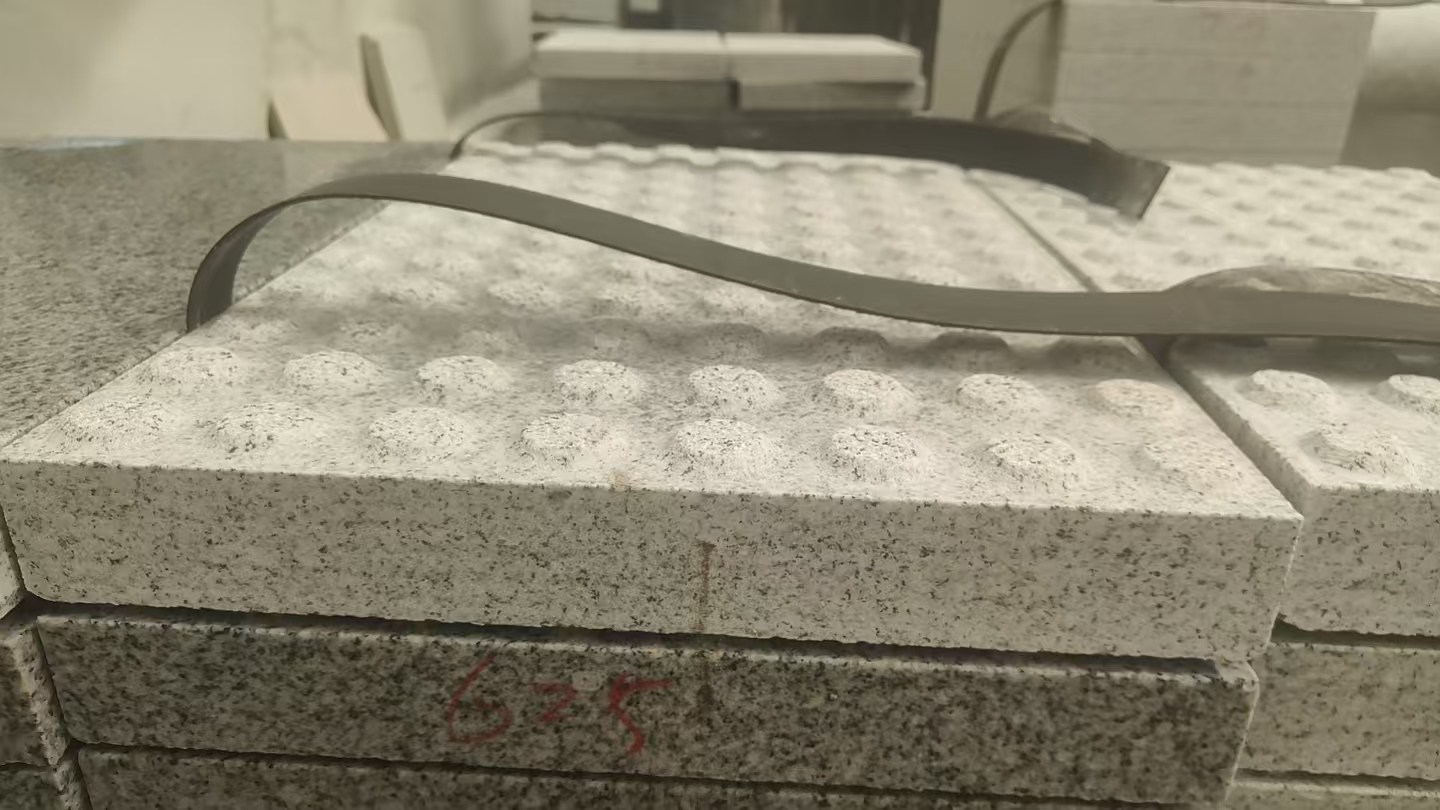 盐城 芝麻白花岗岩6.0公分荔枝面五轴加工雕刻盲点