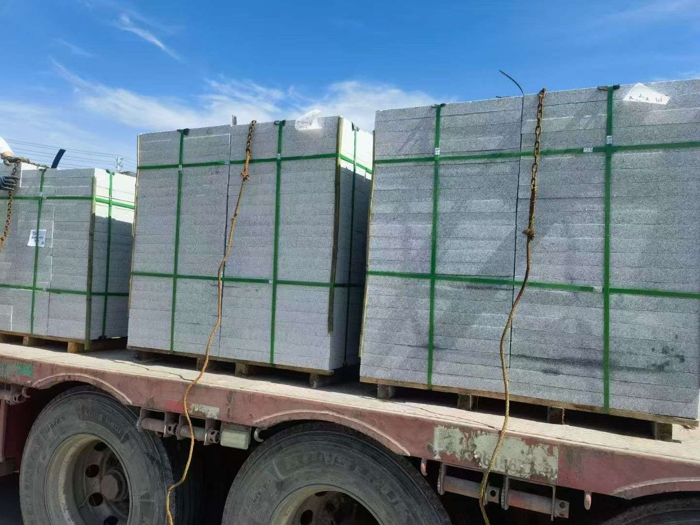 盐城 芝麻白花岗岩地铺石装车日常