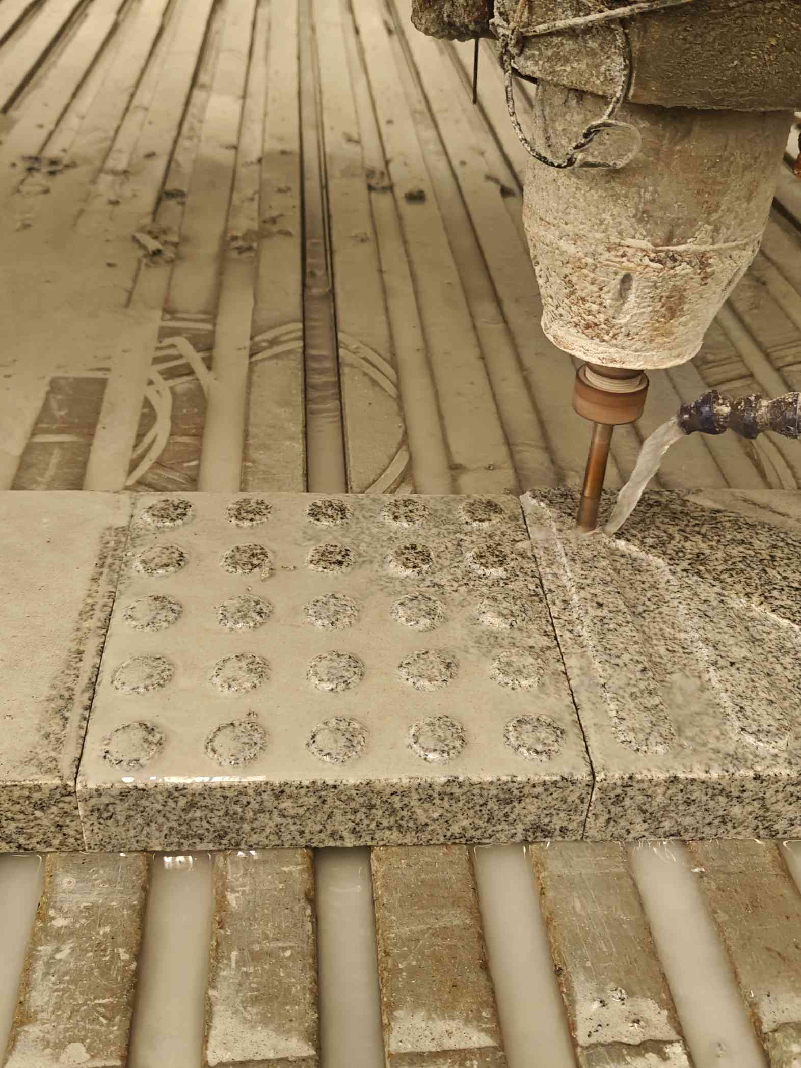 盐城 芝麻白花岗岩石材盲人石、盲道石、盲点石