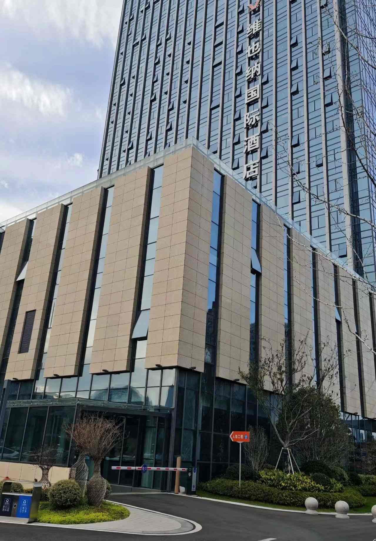 盐城 黄金麻花岗岩外墙干挂