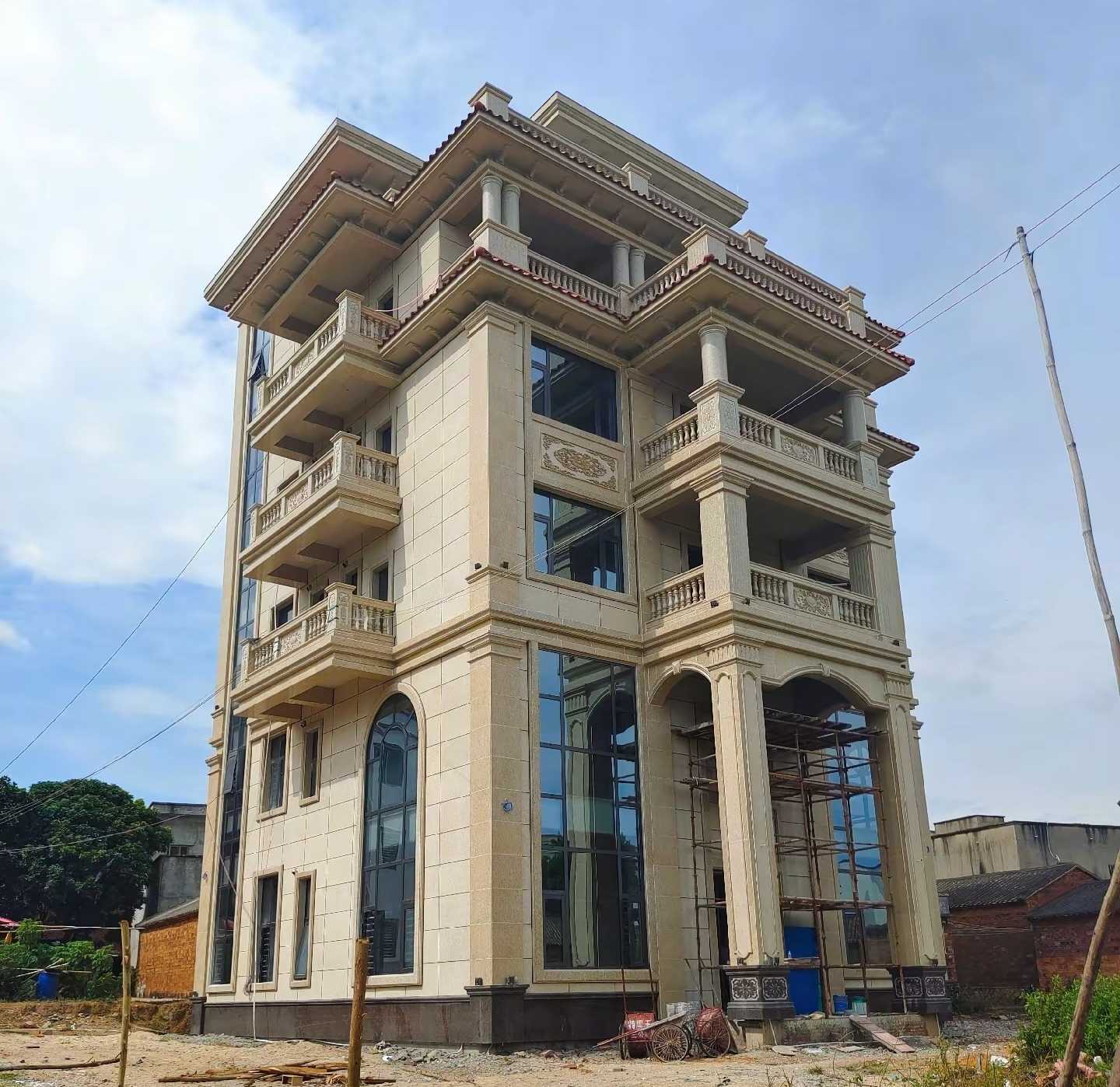 盐城 黄金麻花岗岩石材别墅外墙干挂搭配（雕花栏杆花瓶柱门楼罗马柱）