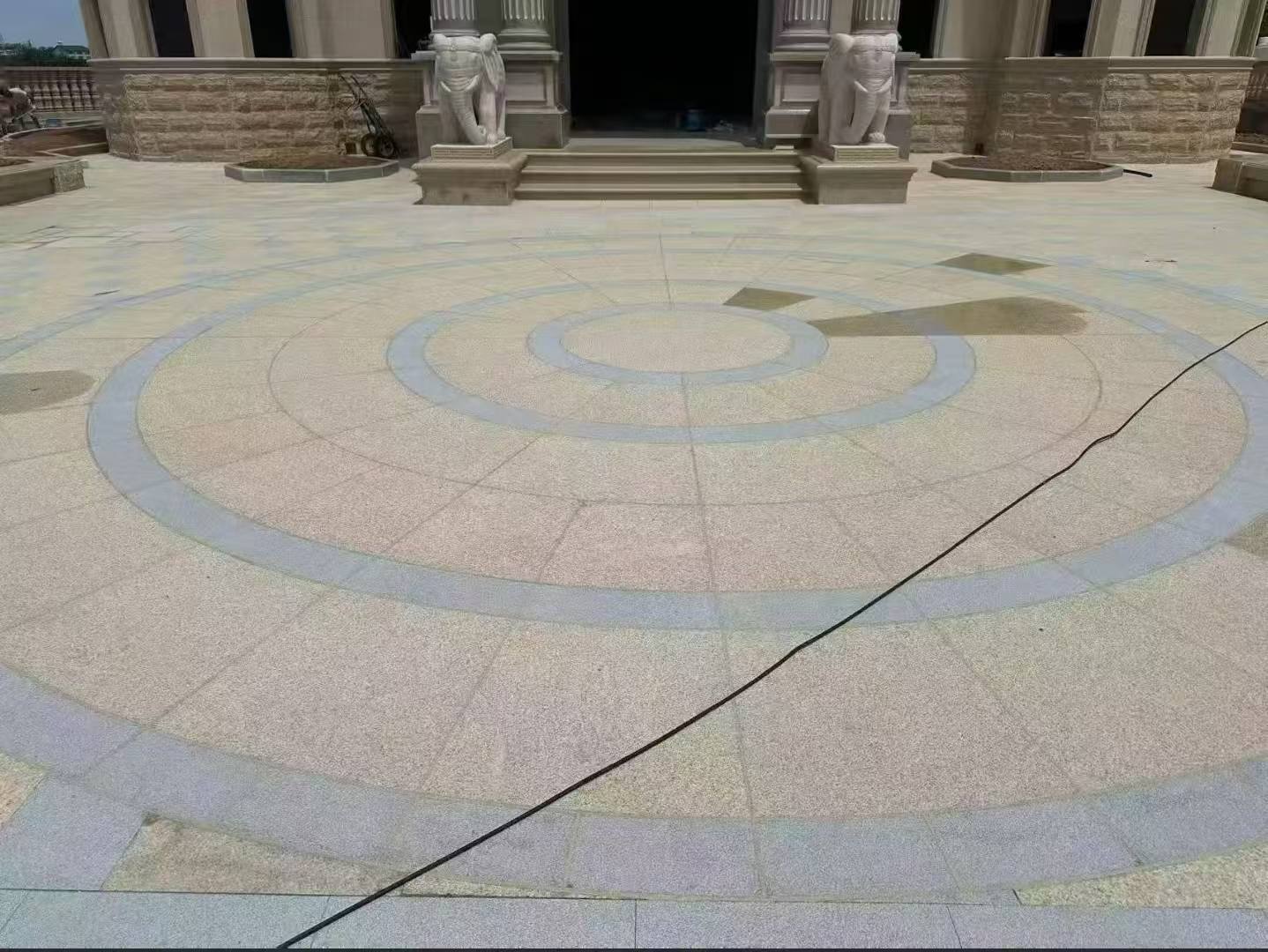 盐城 黄金麻芝麻灰花岗岩石材地铺拼接效果