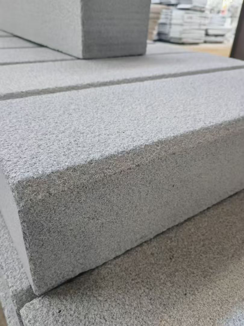 盐城 芝麻灰荔枝面路沿石