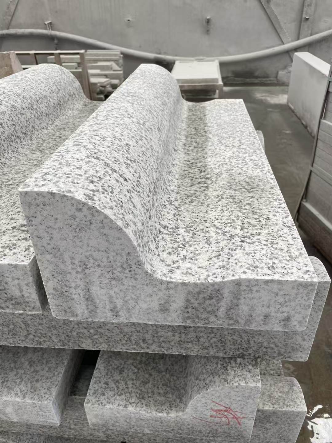 盐城 白麻花岗岩S型路沿石，路侧石，马路牙子等